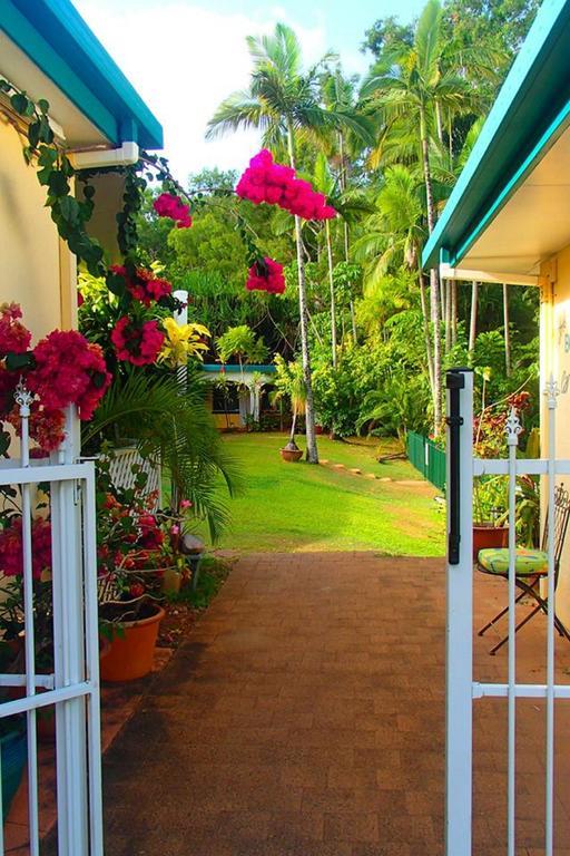 Villa Marine Holiday Apartments Cairns Yorkeys Knob Eksteriør bilde